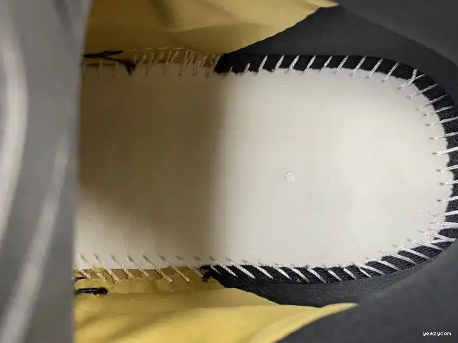 Yeezy GZ0717 Flux' 700 Boost MNVN 'Honey 0504